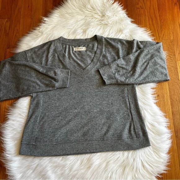 Lucky Brand Lightweight Gray V-Neck Sweater Size Medium - Picture 1 of 7